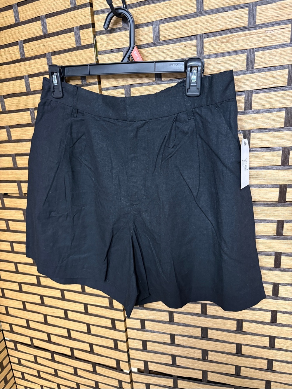 Time and tru black pleated linen shorts size medium